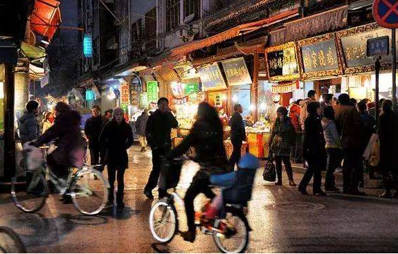 天津人气最旺的小吃街，天津本地美食小吃街