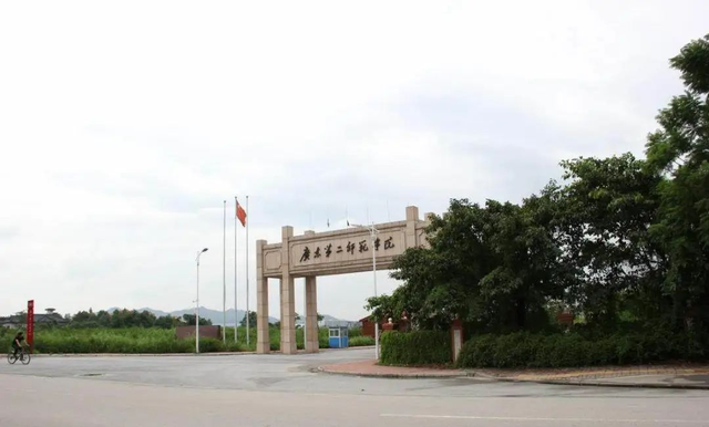 广东理工学院鼎湖校区，广东理工学院鼎湖校区有什么专业（广东这些大学竟然这么偏僻）