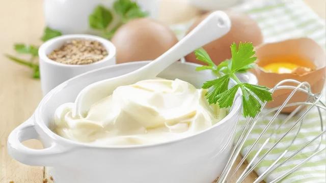 凯撒酱什么味道，凯撒酱是什么味道（美国超市常见的10种沙拉酱）