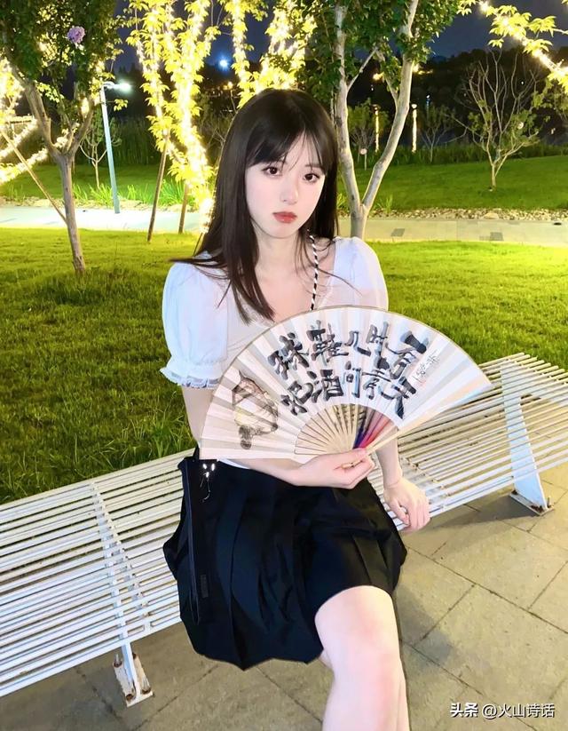 学院风裙子这么搭配秒变校园女神，学院风格裙子（还记得你的初恋吗）