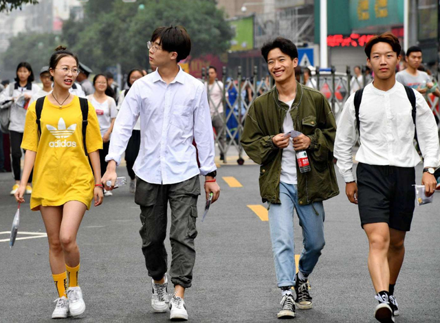 为什么一定要上大学，为什么一定要上大学作文格言（为何父母坚持让报“省内大学”）