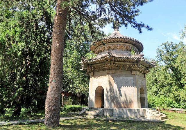 北京香山公园里面都有哪些寺庙，香山公园里面的寺庙（碧云寺金刚宝座塔）