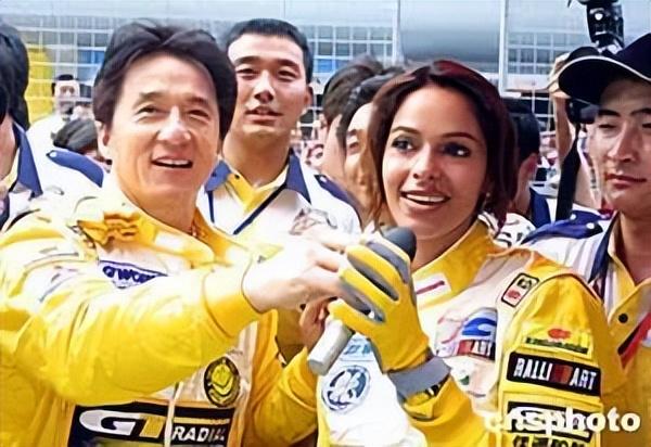 中国赛车手一个月工资多少，中汽联赛车驾照报名（娱乐圈五位赛车手）