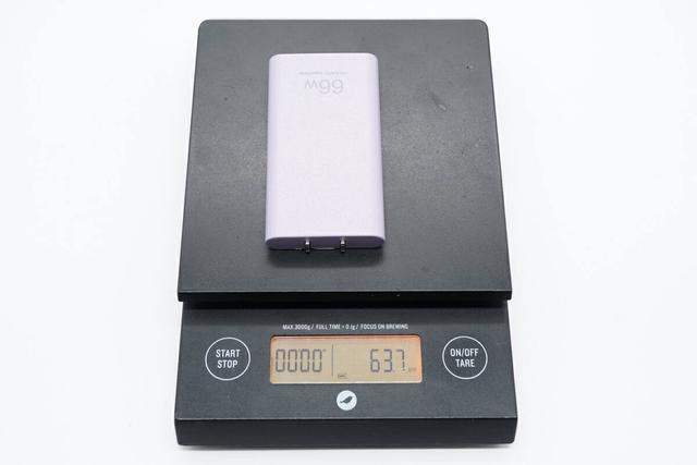 华为手机第一次正确充电方法，华为手机第一次使用如何正确充电（华为66W卡片全能充电器评测）