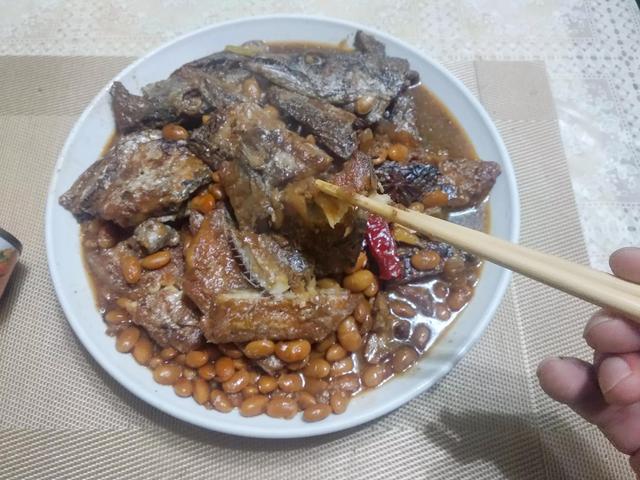 圣旨骨酥鱼！，圣旨骨酥鱼的做法（在家做不比买的鱼罐头差）