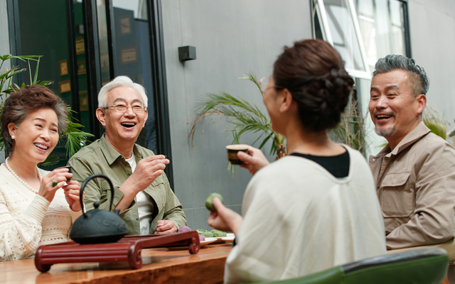 老人适合喝什么茶，中老年人适合喝哪种茶（这4种“养生茶”别错过）