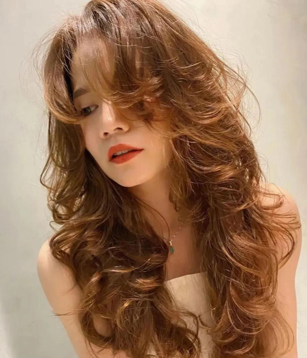 2023流行卷发发型减龄,今年流行什么样的卷发