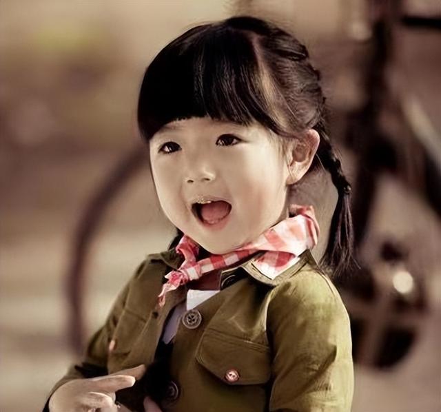 儿童头发怎么编好看简单好学，头发怎样编才好看儿童（小女孩简易梳头教程）