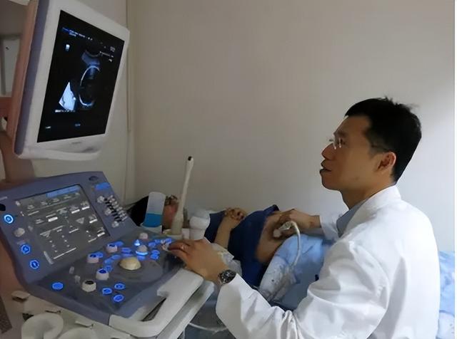 肚子大被说怀孕怎么办，肚子大别人以为怀孕了（女子怀孕13个月肚子还没动静）
