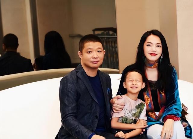 凌潇肃和姚晨怎么回事，凌潇肃为什么和姚晨离婚（两个人的差距一目了然）