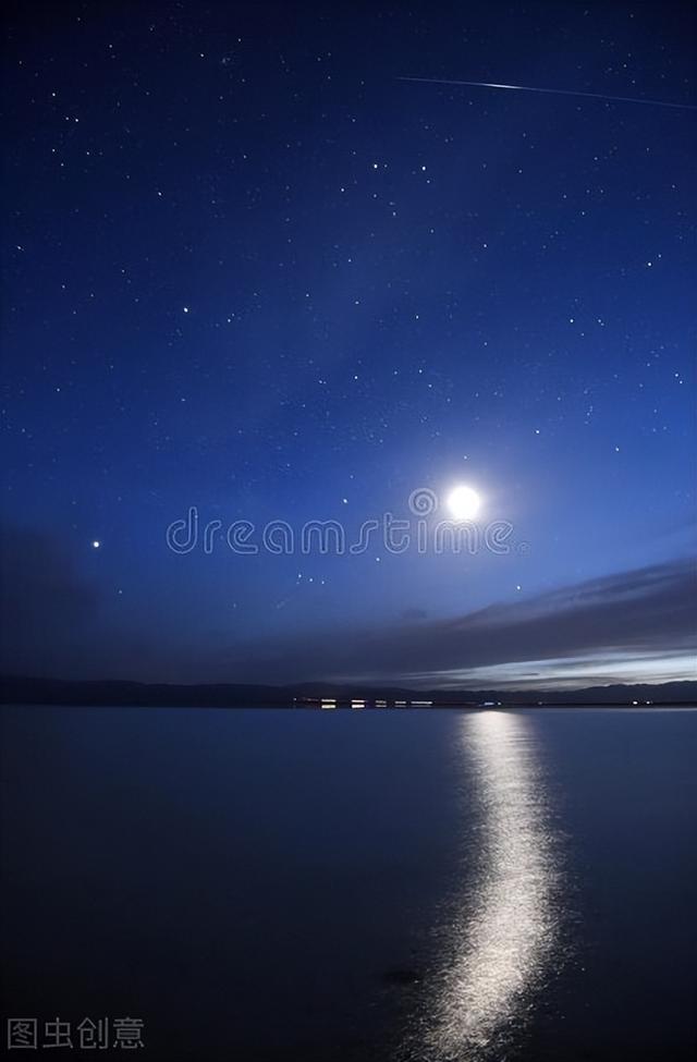 形容月光的词语，形容晚上的月光的词语（天气气象描写——月亮<月光>）