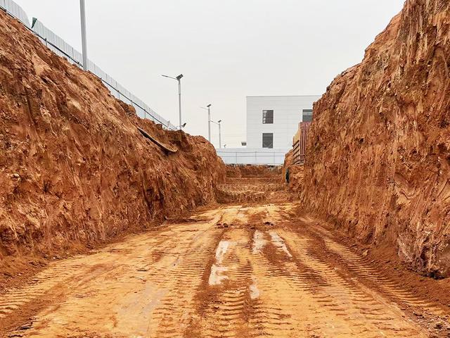 地基与基础的作用，地基与基础的作用和分类（郑州蔚蓝钢结构工程解说钢结构基础的重要性）