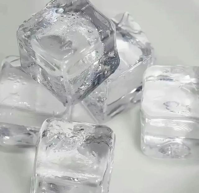 八月的第一天句子，八月第一天的说说 心情短语（适合八月发的热搜小句子）