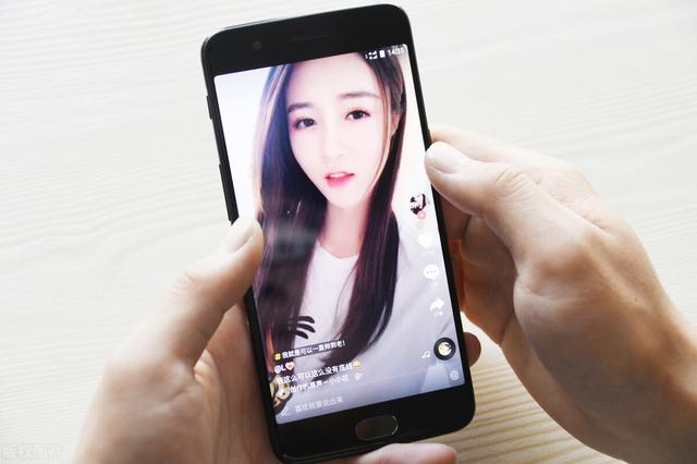 抖音怎么上热门方法视频，抖音如何上热门视频？