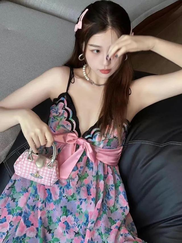 绑头发教程女孩子简单，小女孩可爱发型绑扎方法（这3款“辣妹编发”又美又撩人）
