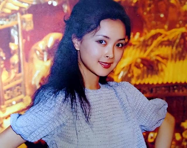 陈烨个人资料男，陈烨（60岁花27万美元包机回国）