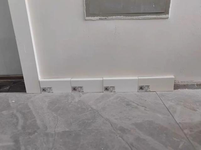 踢脚线尺寸，踢脚线怎么量（你们家因为踢脚线翻车）