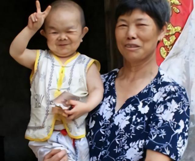 七个小矮人的故事，七个小矮人的故事主要讲了什么（四川“矮哥”黄开全）