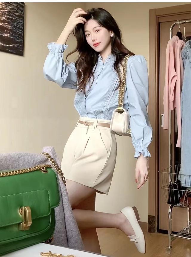 卡其色裤子配什么颜色鞋子，白色裤子配什么鞋子好看（卡其色短裤搭配什么颜色上衣好看）