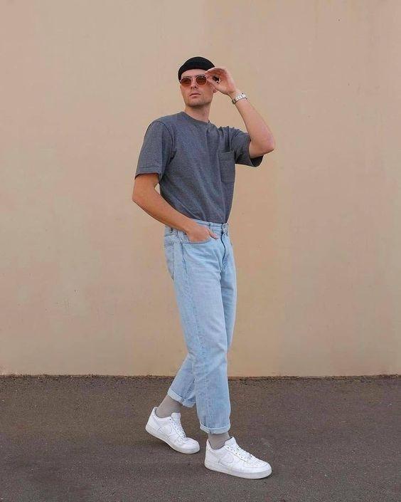 浅色牛仔裤搭配什么颜色t恤,适合浅蓝色牛仔裤搭配图