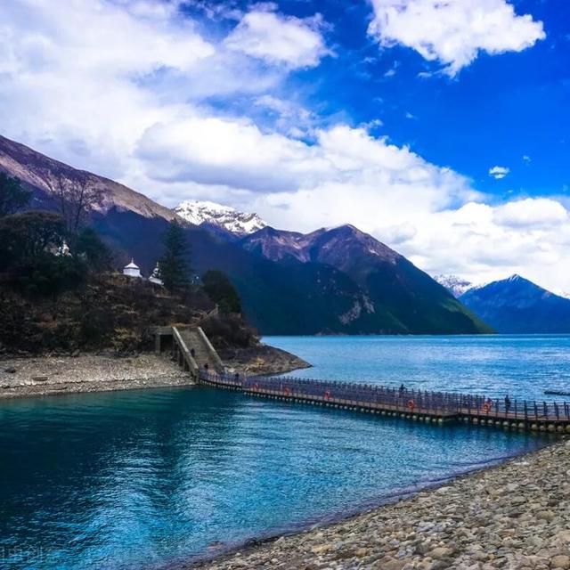 有什么成语描写赞美拉萨的天空，形容拉萨的天空的词语（天上西藏大美于行）