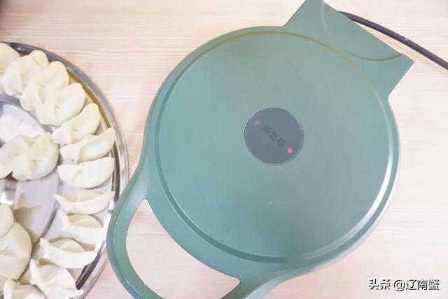 鸡蛋香菜的饺子的做法，香菜鸡蛋馅饺子（煮一锅煎一锅）