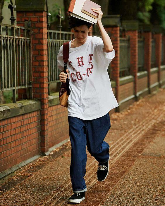 白色t恤配什么裤子最好看，白色t恤搭配什么样的裤子好看（不妨来件“白T恤”）