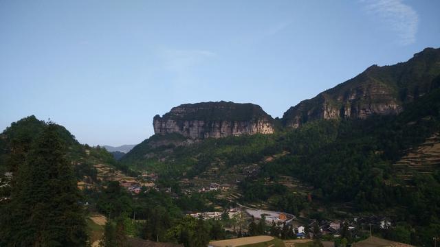 贵州旅游十大景点，贵州旅游十大景点排名千户苗寨（贵州十大冷门景点）