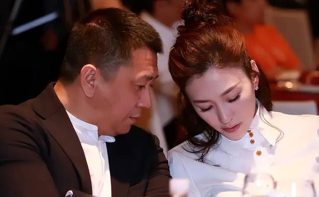 孙东海身家不菲,曾和当时的李小冉,及后来的张柏芝交往过.