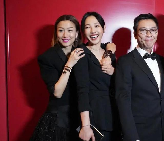 白百何出轨事件，白百何被曝出轨原因（被爆泰国当街揉臀）