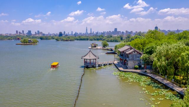 大明湖在哪里个城市，大明湖畔是什么意思（初秋的大明湖到底有多美）