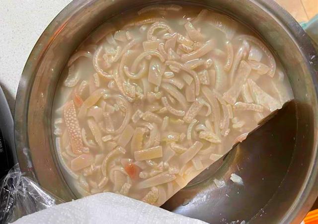 猪肉皮如何做好吃又软，红烧肉的猪皮怎样做才软（少吃水果多吃猪皮）