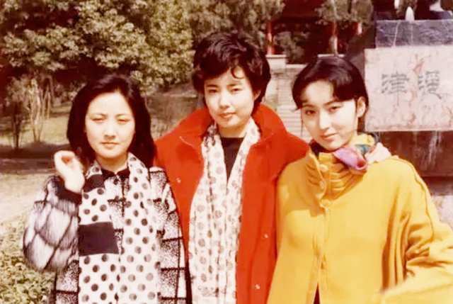 张国立的婚姻史，张国立与罗秀春离婚34年