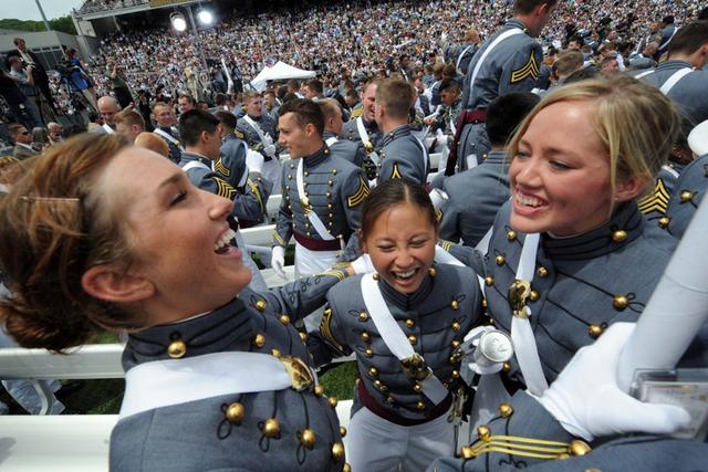 ＂责任、荣誉、国家＂西点军校校训，西点军校校训四句话（美国西点军校有哪些名人）