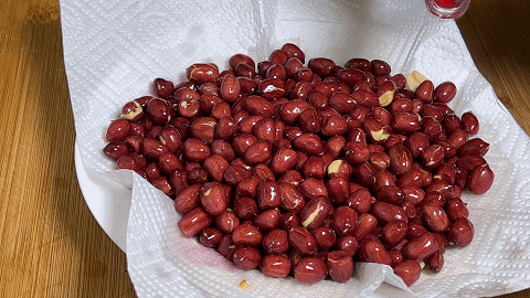 老醋花生米的做法，糖醋花生米怎么做（老醋花生米这样做）