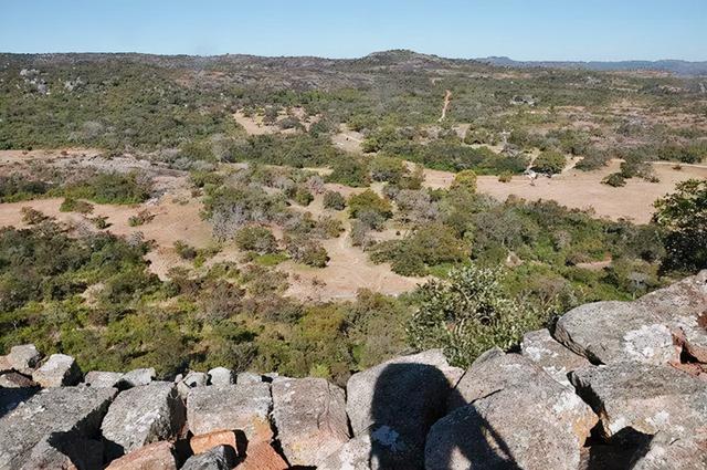 津巴布韦是哪个国家，有多少个人口（一个经济崩溃的非洲国家）