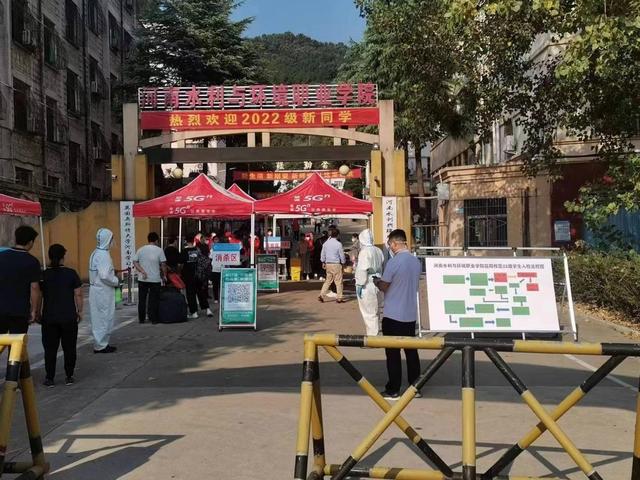 河南水利与环境职业学院，2021级河南水利与环境职业学院新生开学时间和入学指南及入学军训考试（河南水利与环境职业学院7000余名小萌新来啦）