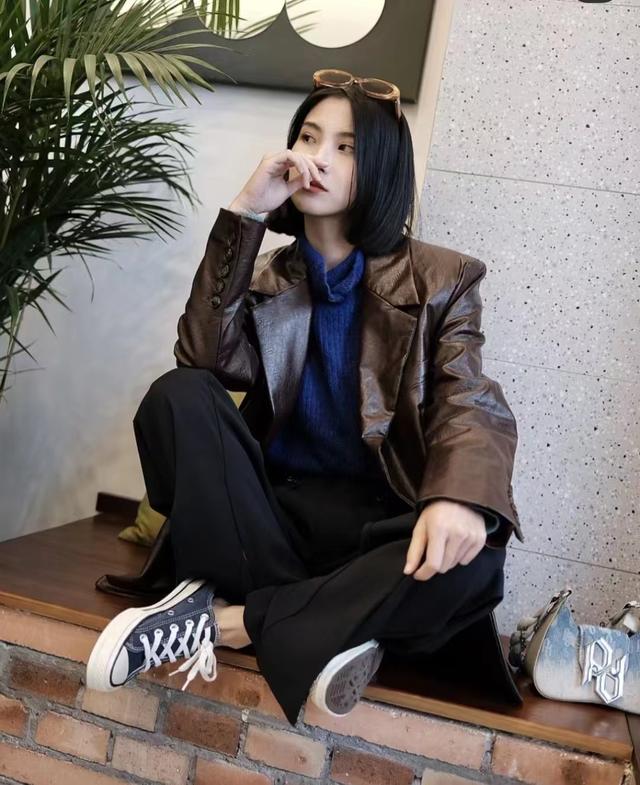 蓝色配什么颜色比较好看，天蓝色配什么颜色好看（蓝色搭配这6个颜色）