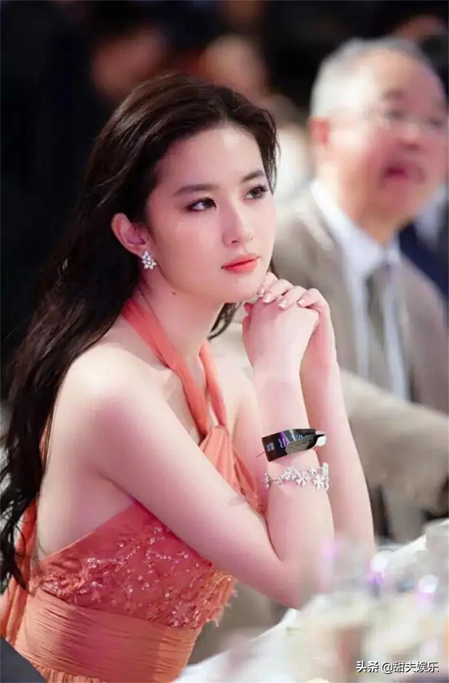 我国最漂亮的十大美女（娱乐圈漂亮女明星）街拍照和美女明星照