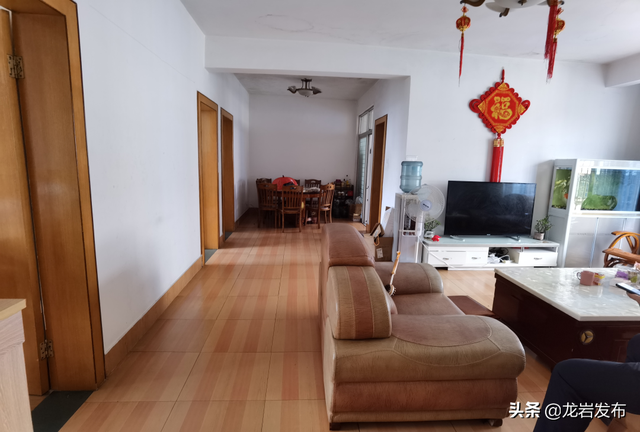 如何快速补办房产证，怎么样补办房产证（龙岩无证房产处置遇难题咋办）