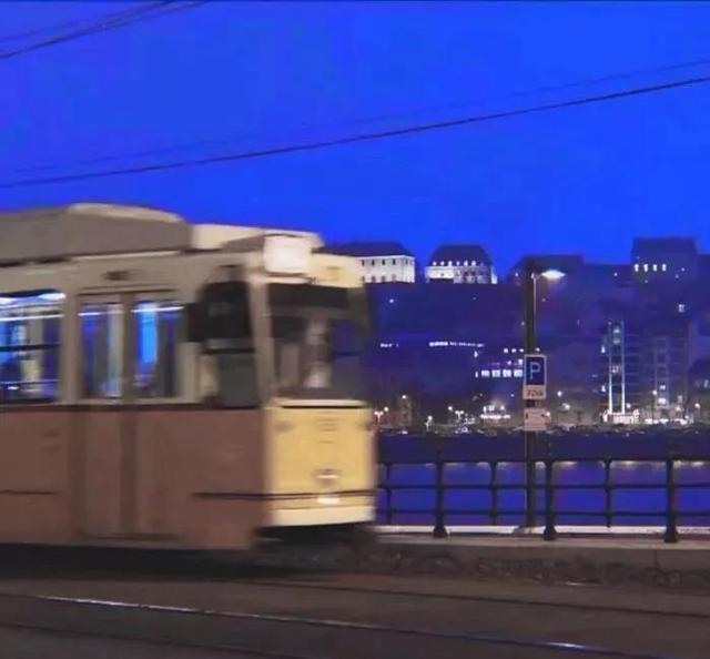 恋爱前必问的25个问题，初次聊天128个绝佳话题（情侣间问的36个小问题）