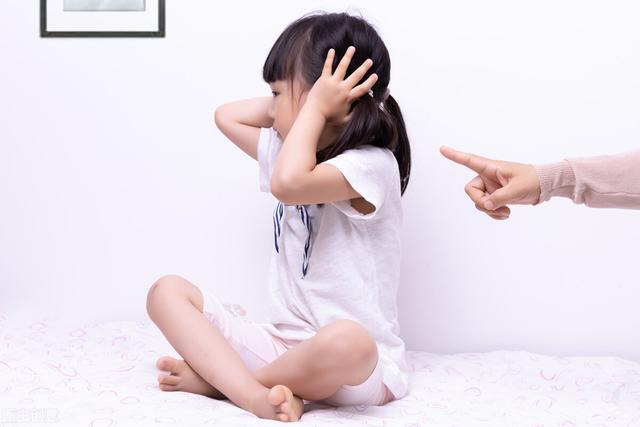 孩子胆小怎么办?请家长做好这6点，孩子特别胆小怎么办（怎样才能让孩子克服胆小）