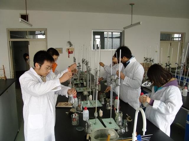 药剂学专业主要学什么，2021全国大学药剂学专业排名（药剂专业课程设置）