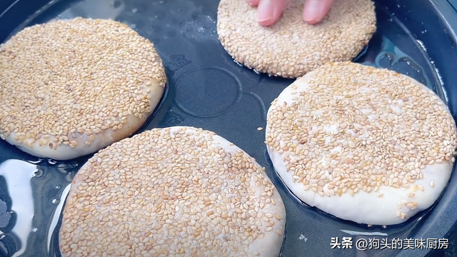 香酥芝麻烧饼的做法和配方，正宗油酥烧饼的做法和配方（分享自制麻酱烧饼）