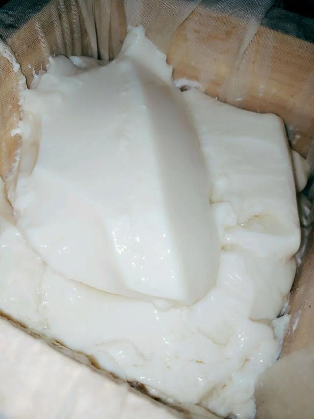 黄豆要泡多久才能做豆浆，黄豆浆的做法和配方（今晚泡豆明天就能吃上）