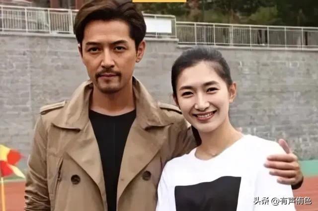 胡歌薛佳凝二人是谁给胡歌介绍的，为什么是她拿下了胡歌