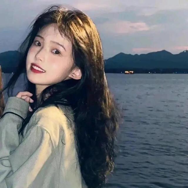 芜妹/闺蜜头像/     夏日骄阳微信，芜妹/闺蜜头像/     夏日骄阳，你是人间天堂。（夏天是远道而来的热情和浪漫）