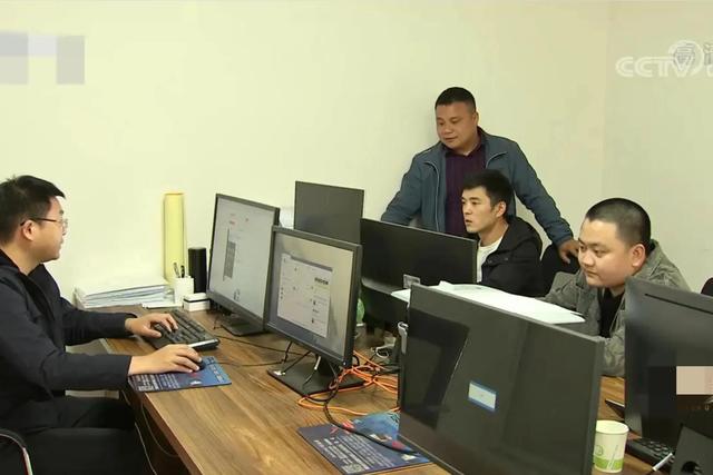 梦见好多鸡蛋捡鸡蛋是什么意思，梦见捡好多鸡蛋什么意思（湖南男子承包1200亩荒山）