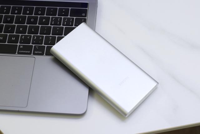 小米手机充电慢，充电慢怎么办小米（10000mAh、三口输出）