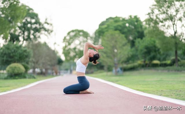 瑜伽裤去爬山什么梗，穿瑜伽裤爬山带矿泉水是什么梗（女生为什么不能穿瑜伽裤爬山）